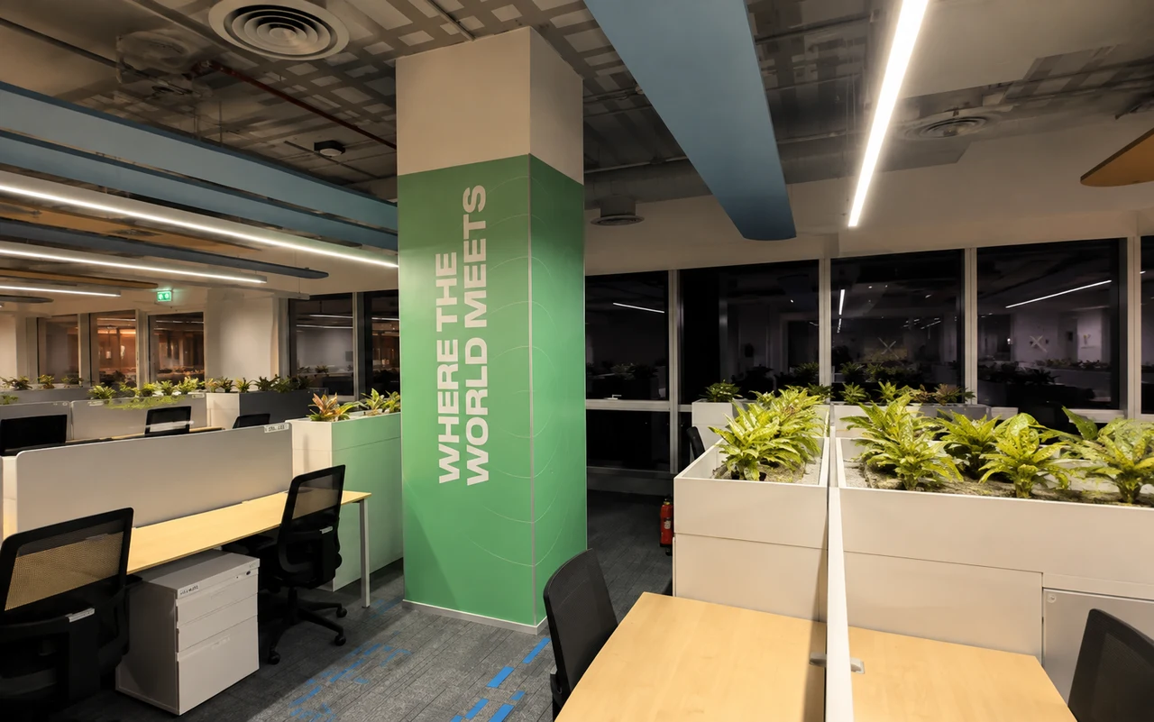 DP World signage, detail 11