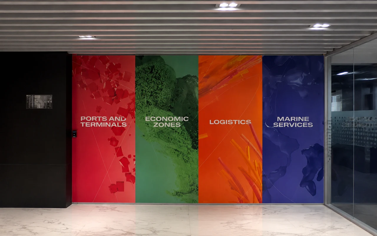 DP World signage, detail 8
