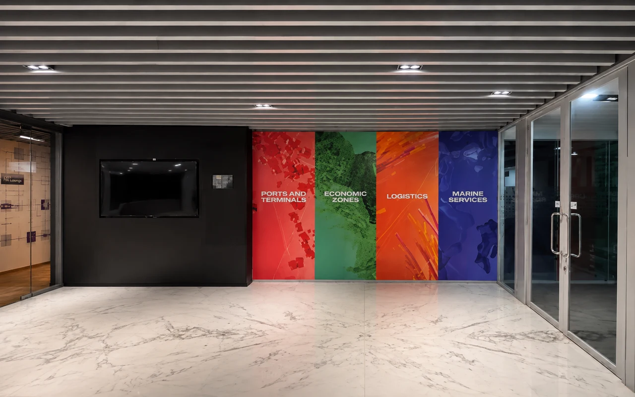 DP World signage, detail 9